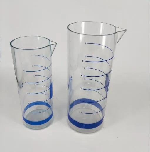 Gerro d’aigua de plàstic amb tapa