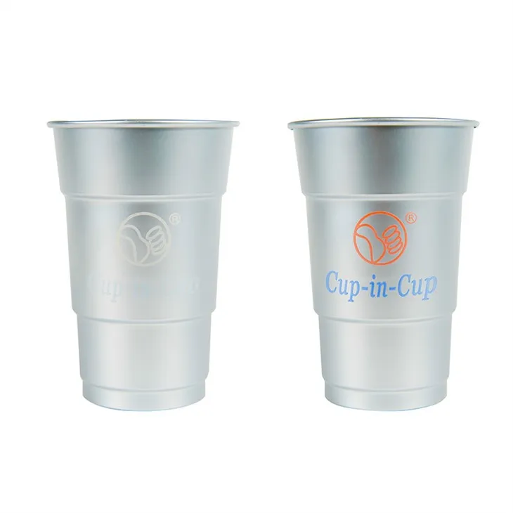 Diverses formes de tasses d'alumini